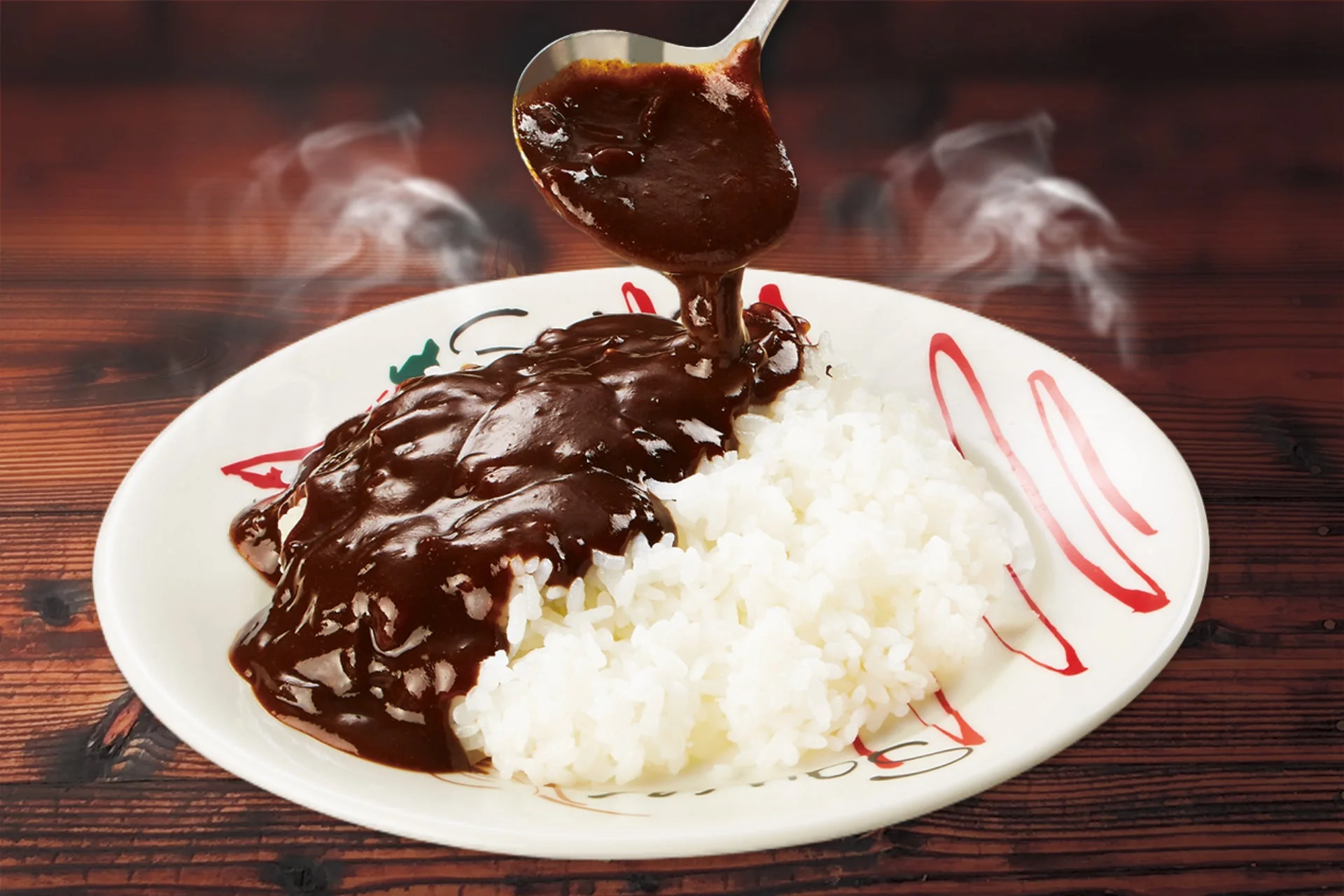 お替わり自由で人気の「トマト＆オニオン」の黒カレーライス