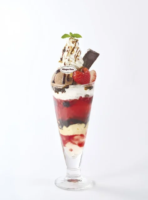 ハートカットいちごが可愛いハーゲンダッツといちごのチョコパフェ