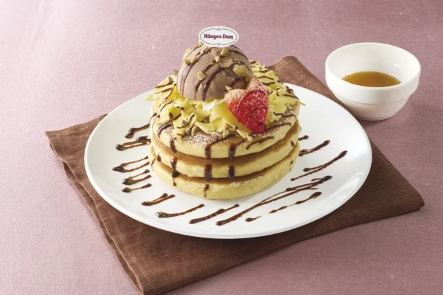 削りバターが溶け合うハーゲンダッツと背徳のけずりバターパンケーキ