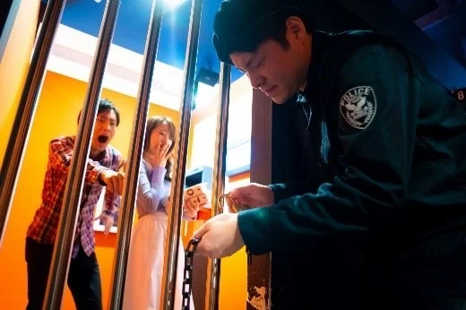 リアル脱出ゲームのプレイ風景