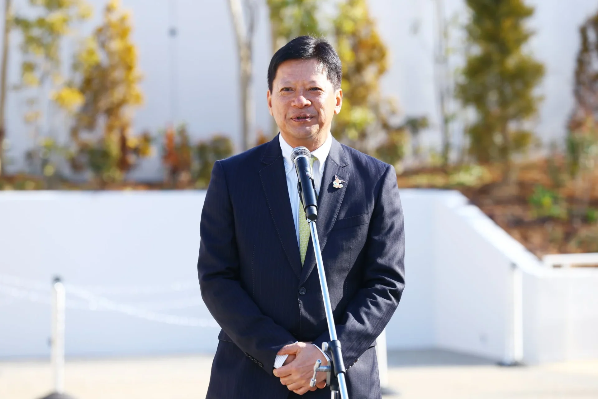 ポケパーク カントーグランドオープンセレモニーで挨拶する伊藤憲二郎氏