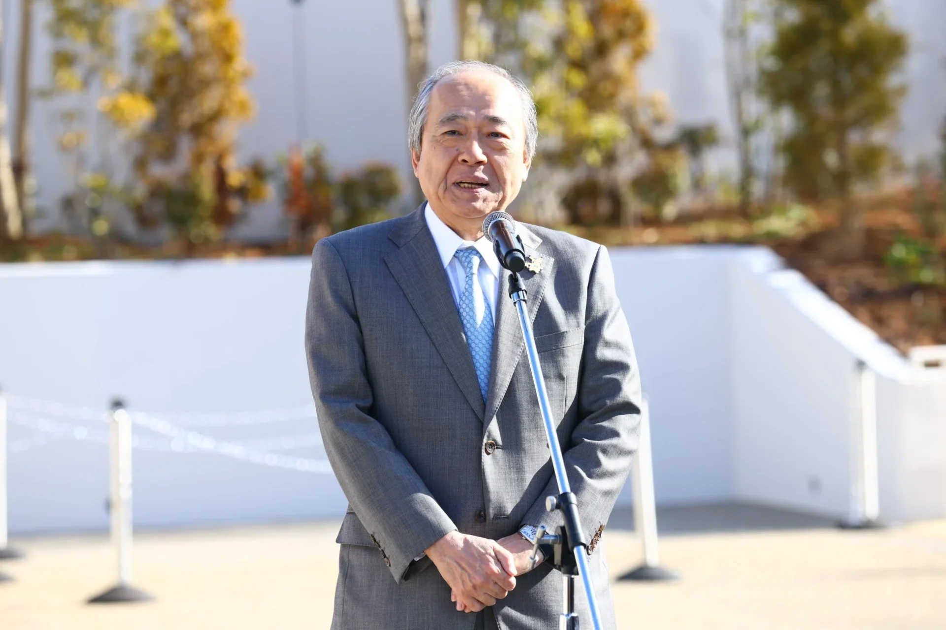 ポケパーク カントーグランドオープンセレモニーで挨拶する溝口烈氏