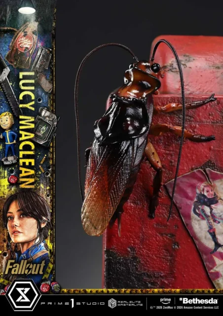 ルーシー・マクレーンスタチューのベースにいるラッドローチ