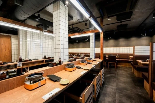 挽きたて和牛レアカツ ザ・メンチ 大宮店の店内カウンター席