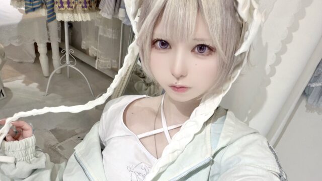 お人形さんのような儚さ！　ねむる、白を基調とした清楚系コスプレ写真を公開