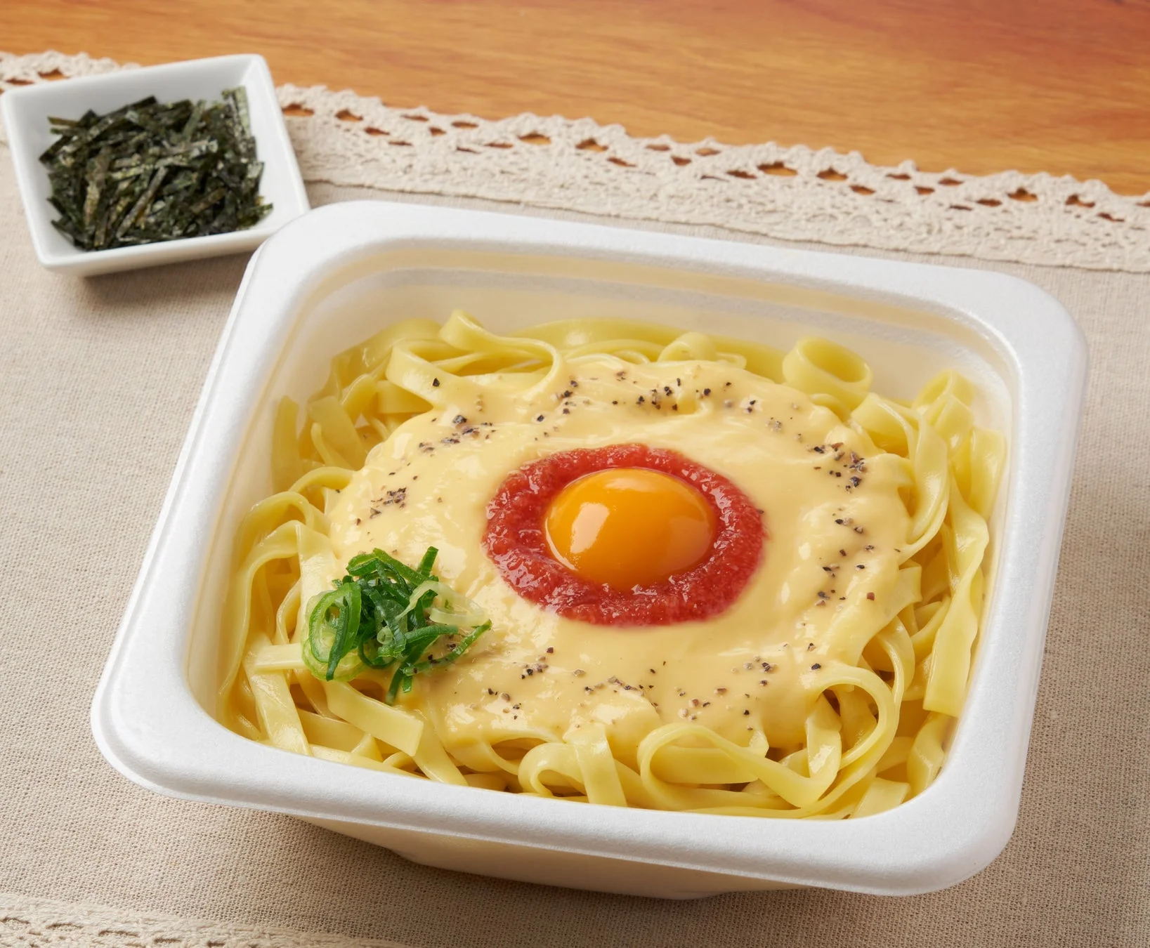 ファミリーマートで販売される生パスタ 明太カルボナーラ
