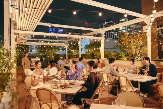 開放感あふれる屋上ビアガーデンTHE MED TERRACEの夜景