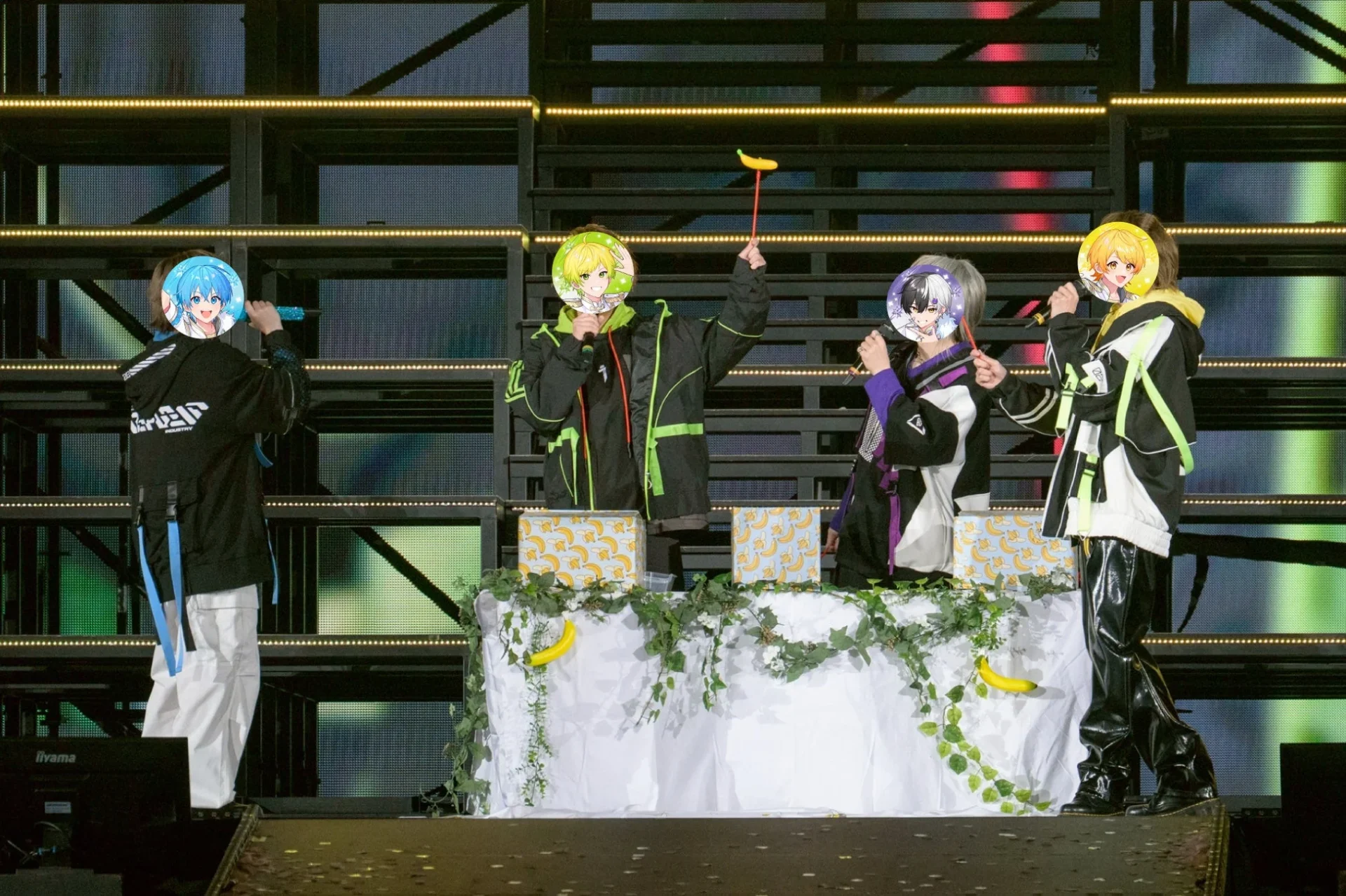 BNKユニット（ころん、あっきぃ、まぜ太、ぷりっつ）がステージでパフォーマンス