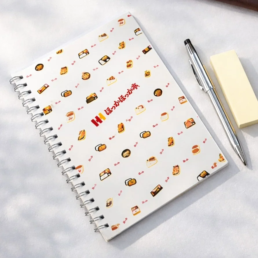 お弁当のイラストが散りばめられたB6サイズのリングノート