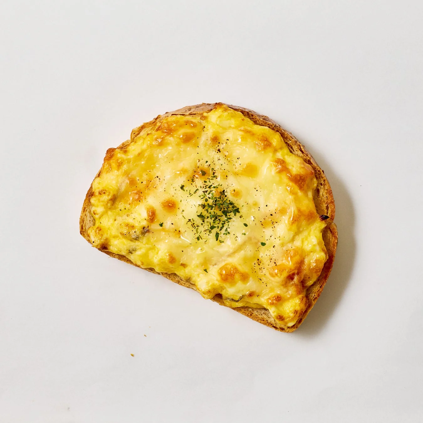 ベーコンと卵が乗ったタルティーヌ