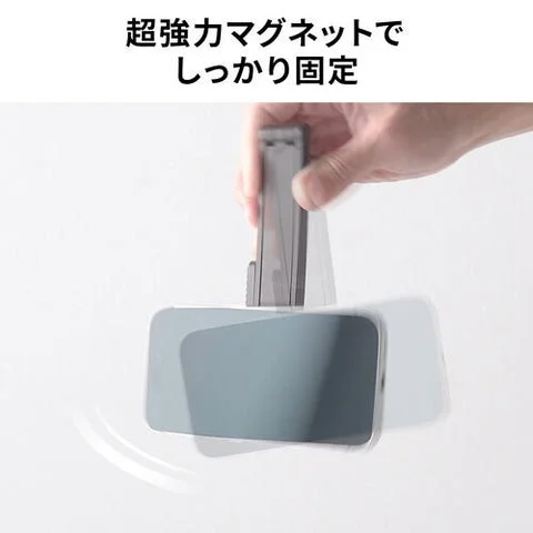 超強力マグネットでスマホがしっかり固定されている様子