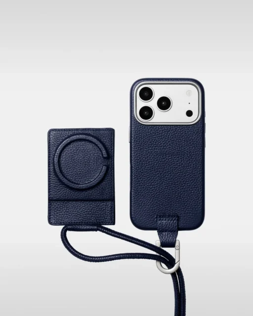ミッドナイトカラーのMagWear iPhoneケースとカードケース