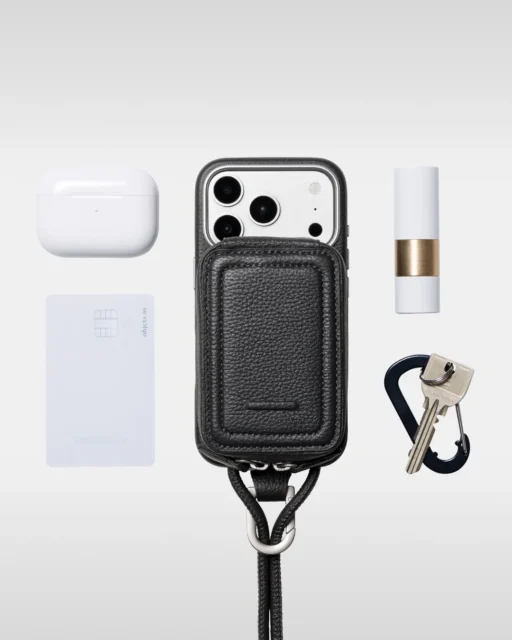 チャコールカラーのMagWearマイクロバッグ機能