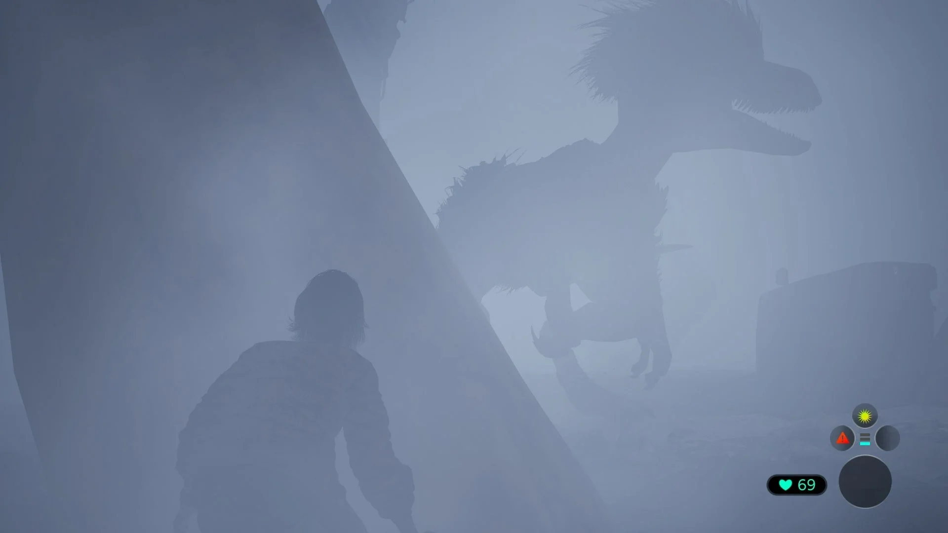 霧の中に潜む巨大なZinoと対峙する主人公アンのゲーム画面