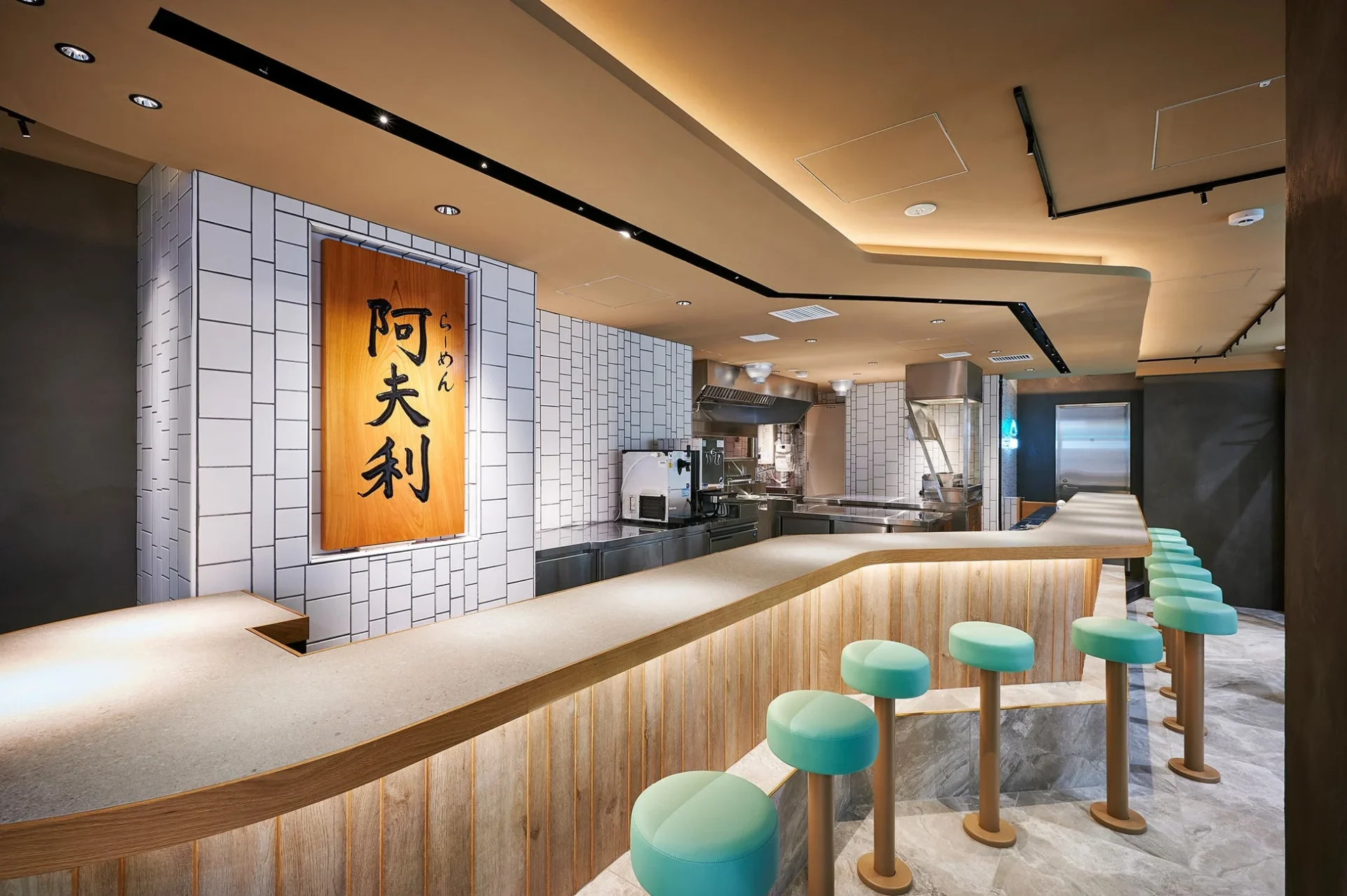 AFURI有楽町店のモダンな店内カウンター