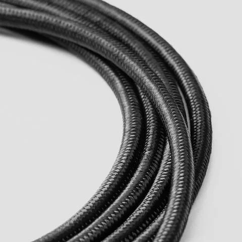 Type-C LAN変換ケーブルのメッシュ素材を別角度から見たクローズアップ