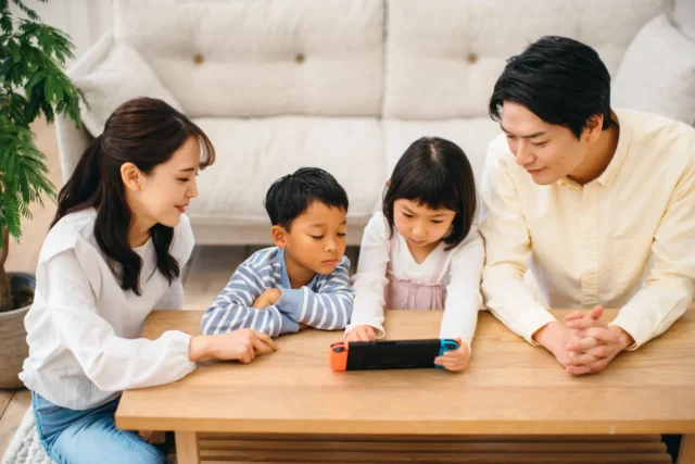 家族で『雑穀米ゲーム』を楽しむ様子