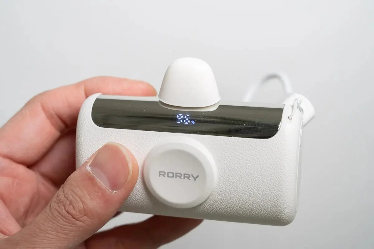 RORRY PalmGO D5-10000のLEDディスプレイとApple Watch充電部