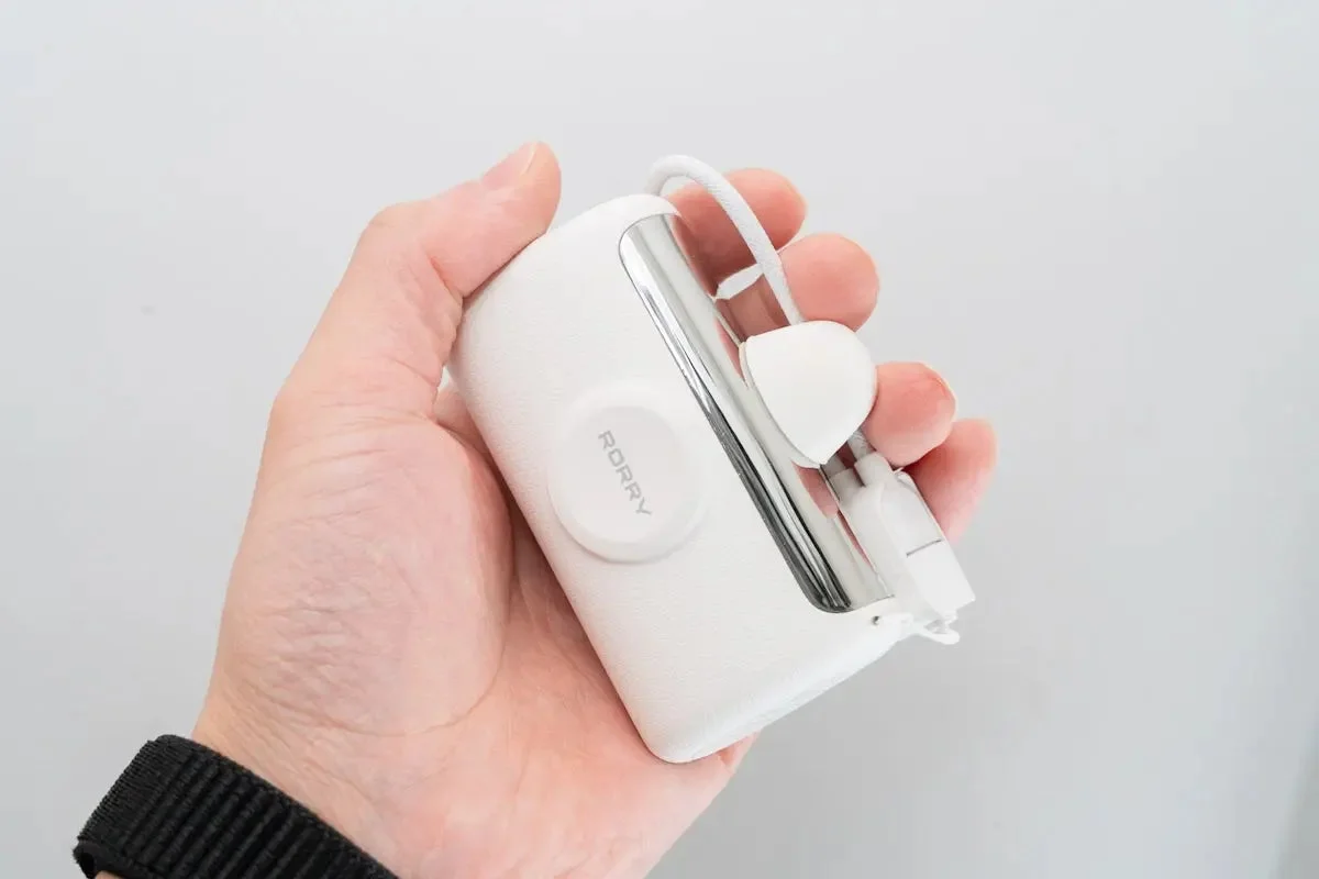 手のひらに収まるRORRY PalmGO D5-10000のコンパクトさ