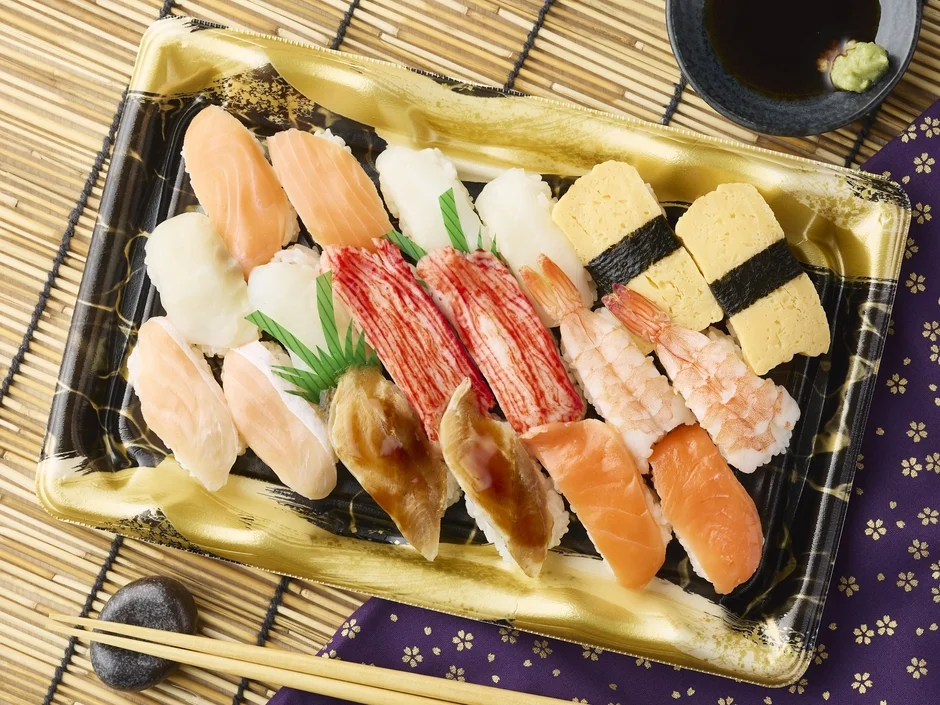 6貫増量された得々にぎり寿司18貫。