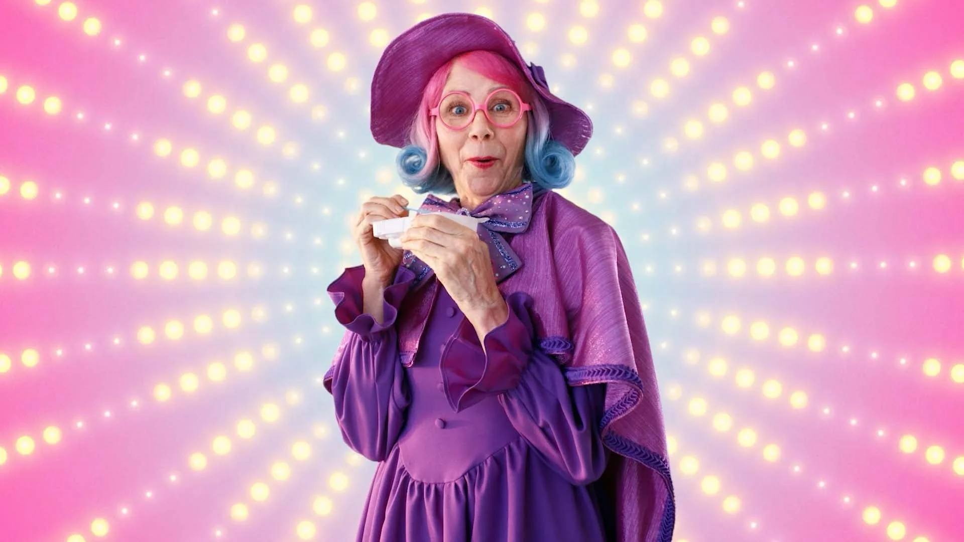 ねるねるねるねの新CMで楽しそうに練る新しい魔女さん