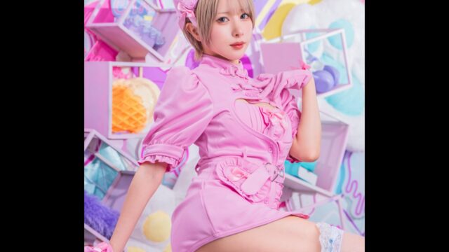 セクシーなピンクナース！　堕天ろあ、「勝利の女神：NIKKE」のナースコスプレで魅惑の太ももを披露