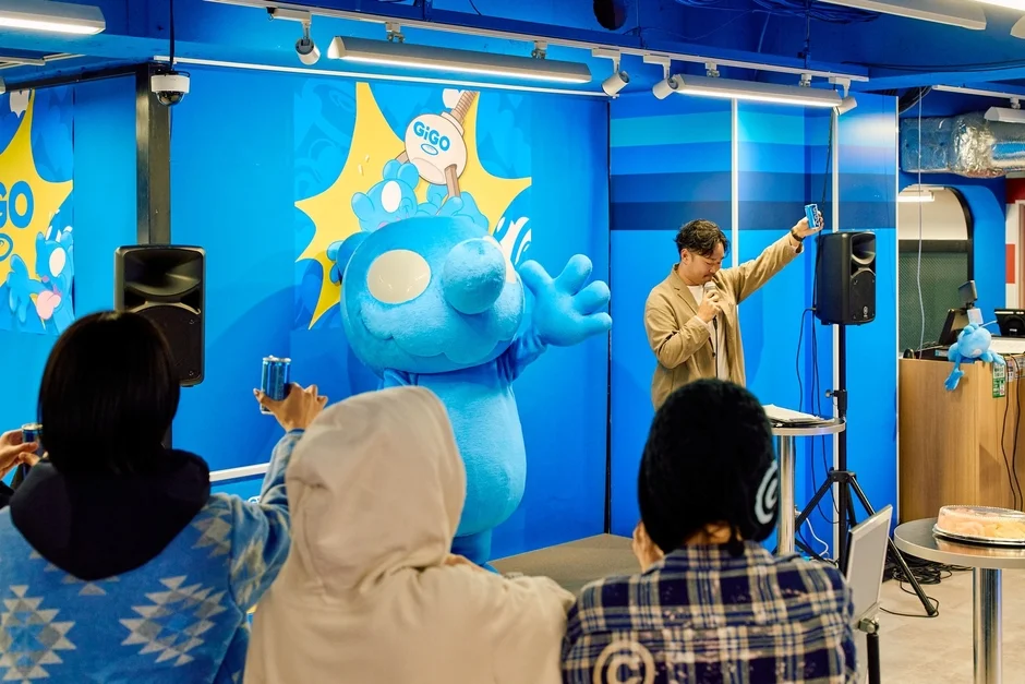 COIN PARKING DELIVERY×GiGOレセプション会場でのプレゼンテーションの様子