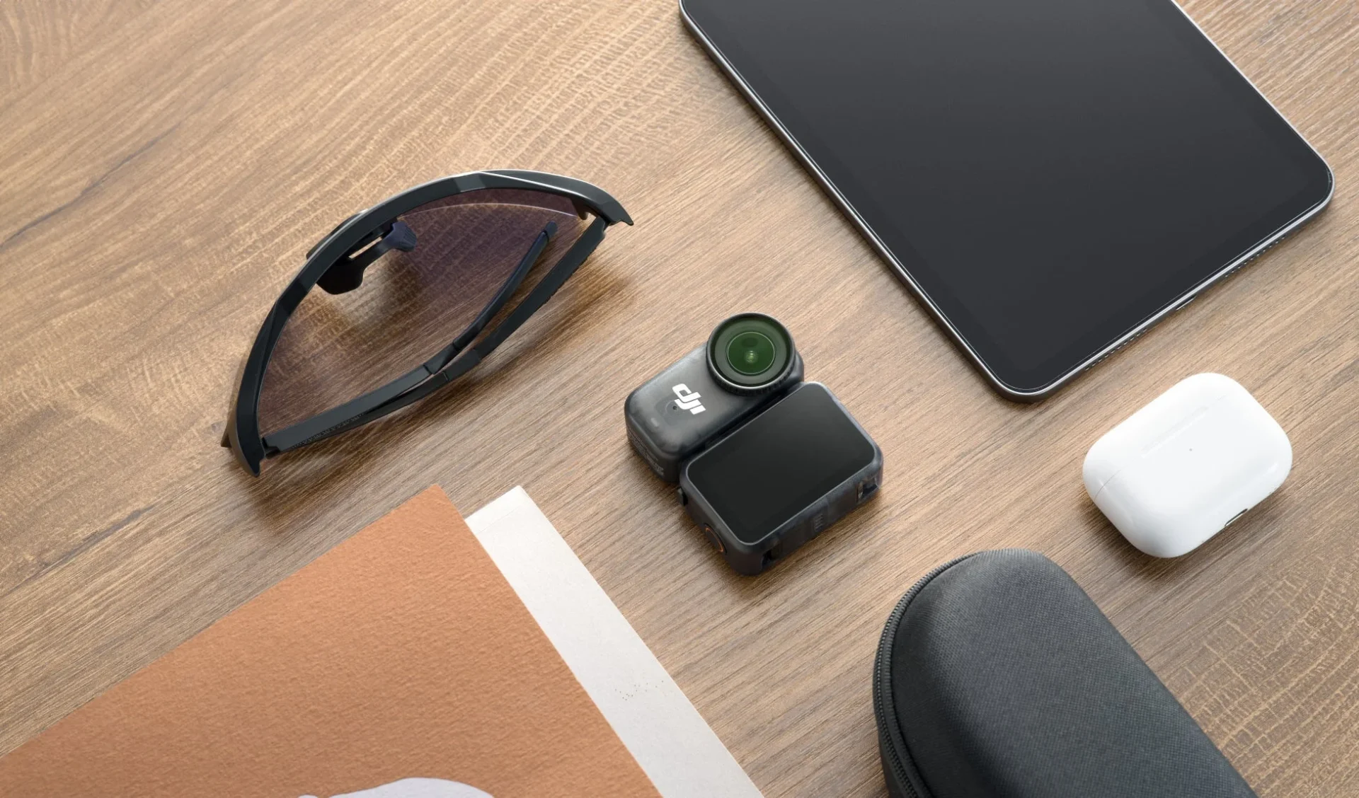 DJI Osmo Nanoカメラと周辺機器。