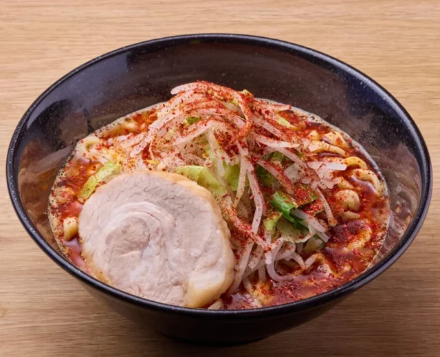 ジャンクガレッジ 痺辛味噌ラーメン 鬼越えのクローズアップ写真