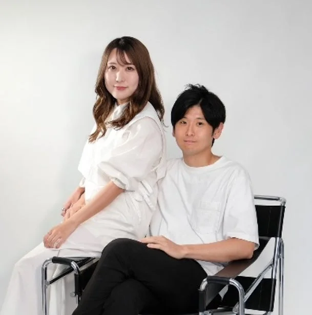 人気インフルエンサー「りりぼん夫婦」のポートレート