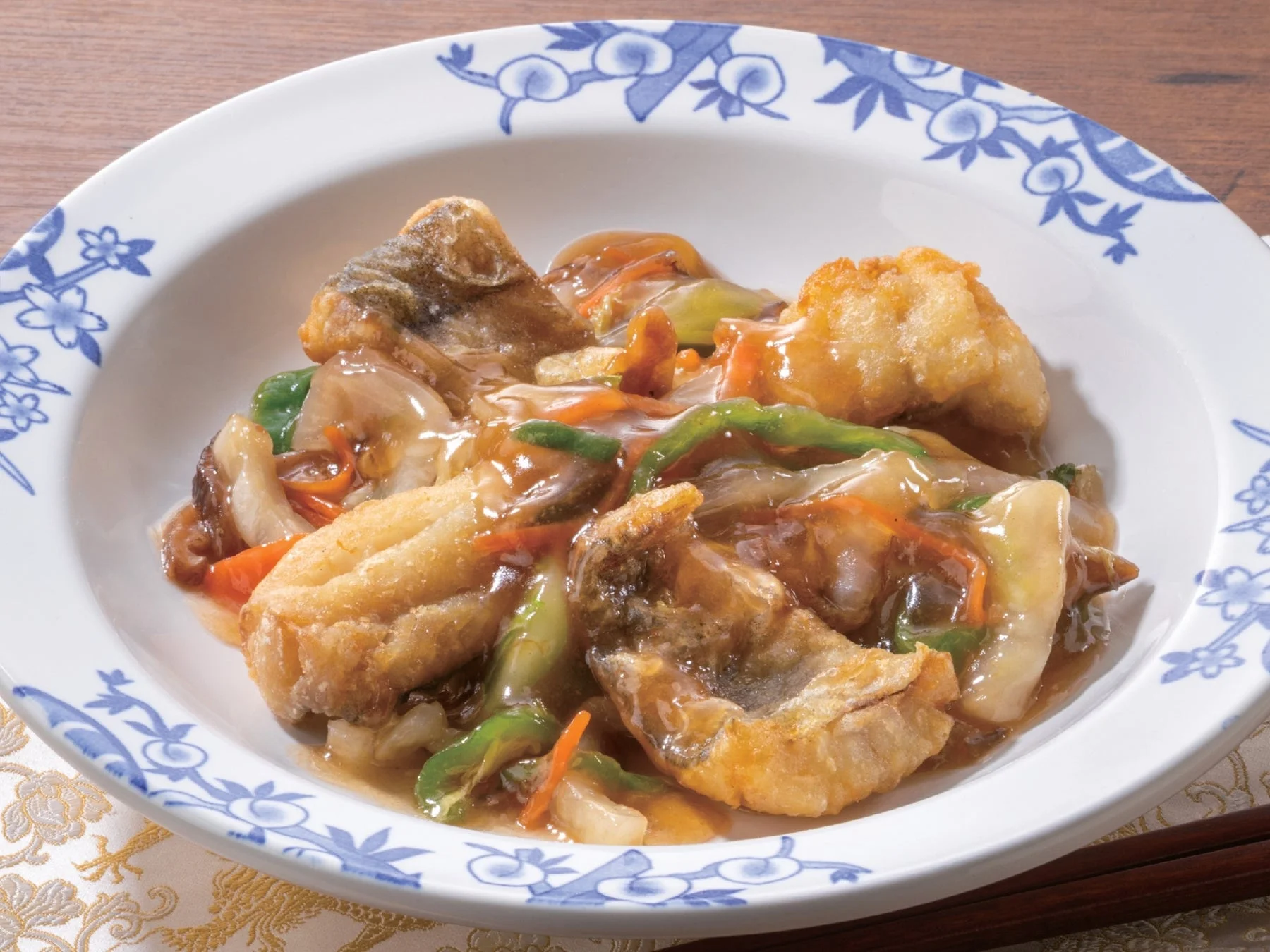 バーミヤン台湾展のミシュラン監修「鱈の唐揚げ 野菜甘酢あんかけ」