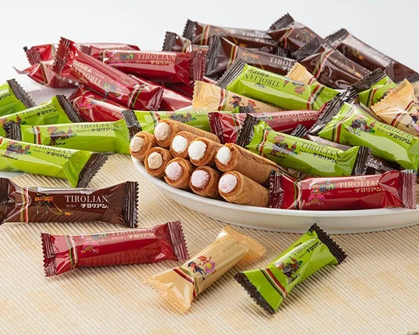 福岡銘菓「千鳥屋」のチロリアン。様々なフレーバーのロールクッキー。
