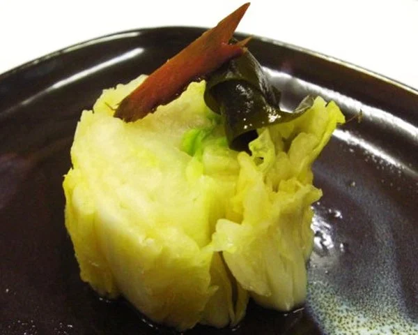 四季菜の羅臼昆布白菜。昆布と鰹節で二度漬けした漬物。