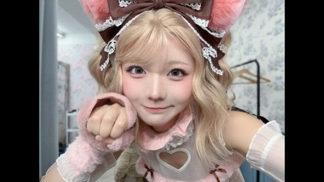 ロリータファッションの可愛らしさ全開！　百瀬サク、『超かぐや姫！』駒沢乃依のコスプレ写真を公開