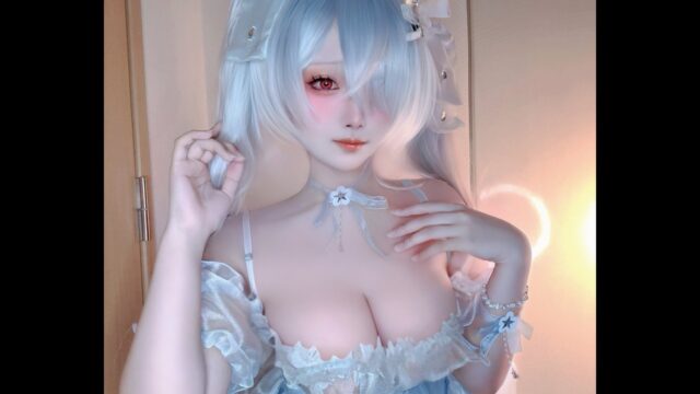 氷のような美しさ！　トマ、『勝利の女神：NIKKE』シンデレラの優雅なドレス姿を披露