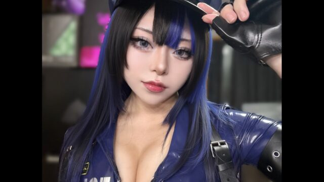 セクシーすぎる警察官！　わたらい、紺色ポリスジャケットの大胆コスプレを披露