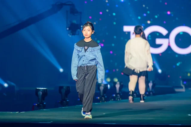 TGCのランウェイを堂々と歩く女の子モデル