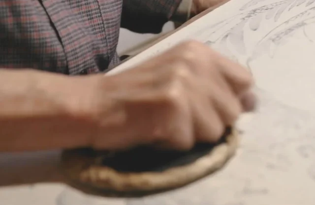 浮世絵木版画の摺り作業風景