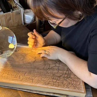 江戸木版画彫師・菅香世子氏の作業風景