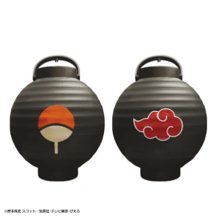 うちは一族の家紋と暁のマークがデザインされた提灯型ライト