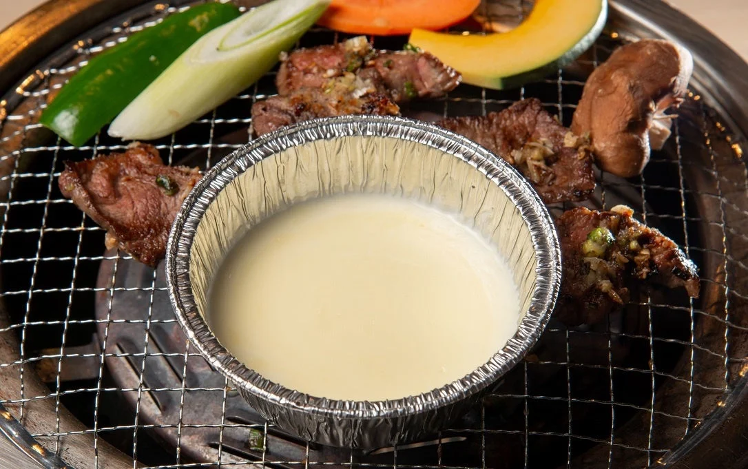 焼肉と一緒に楽しめるチーズフォンデュソース