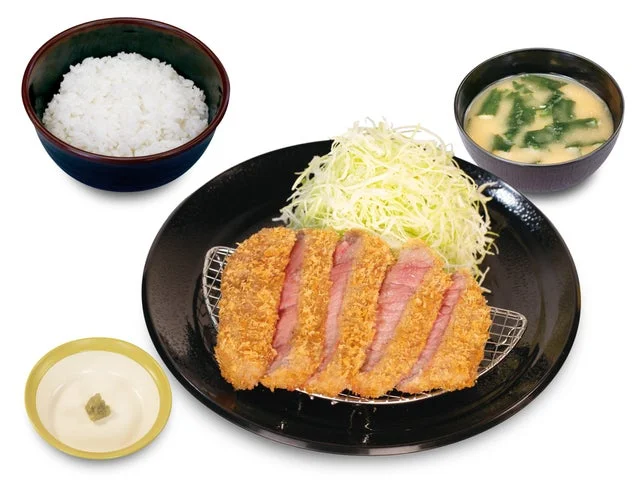 松のや 牛サーロインかつ定食の全体像