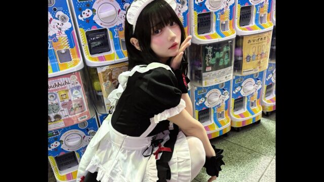 ゲーセンで映える黒白メイド！　犬乃かりん、クラシカルなメイド服のコスプレ写真を公開
