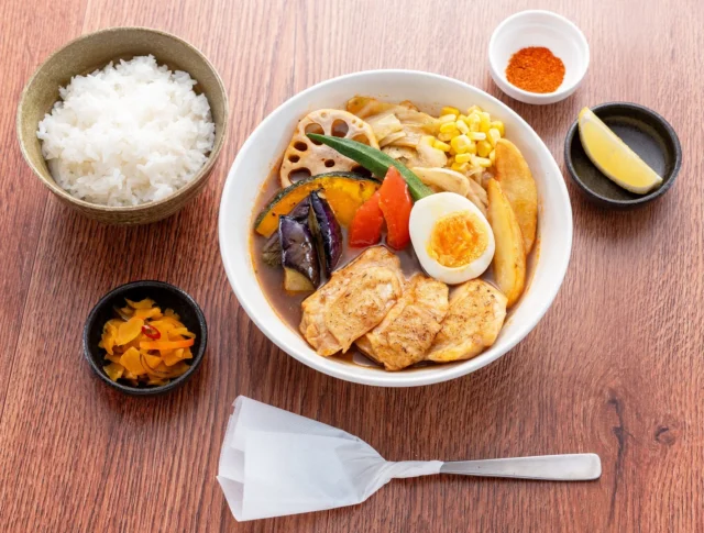 柔らかチキンのスープカレー定食