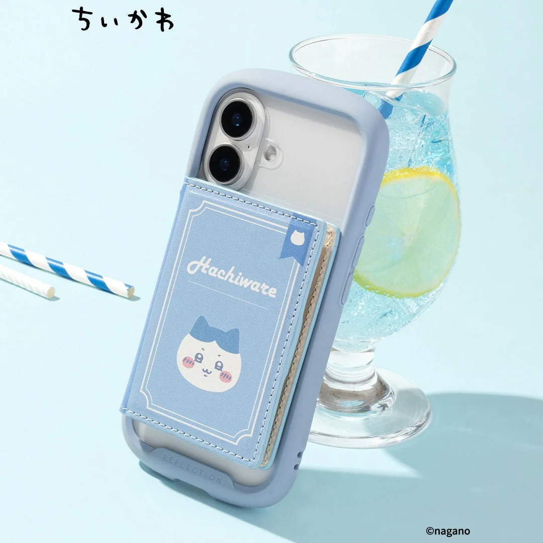 ハチワレデザインのMagSafe対応カードウォレットを装着したiPhone