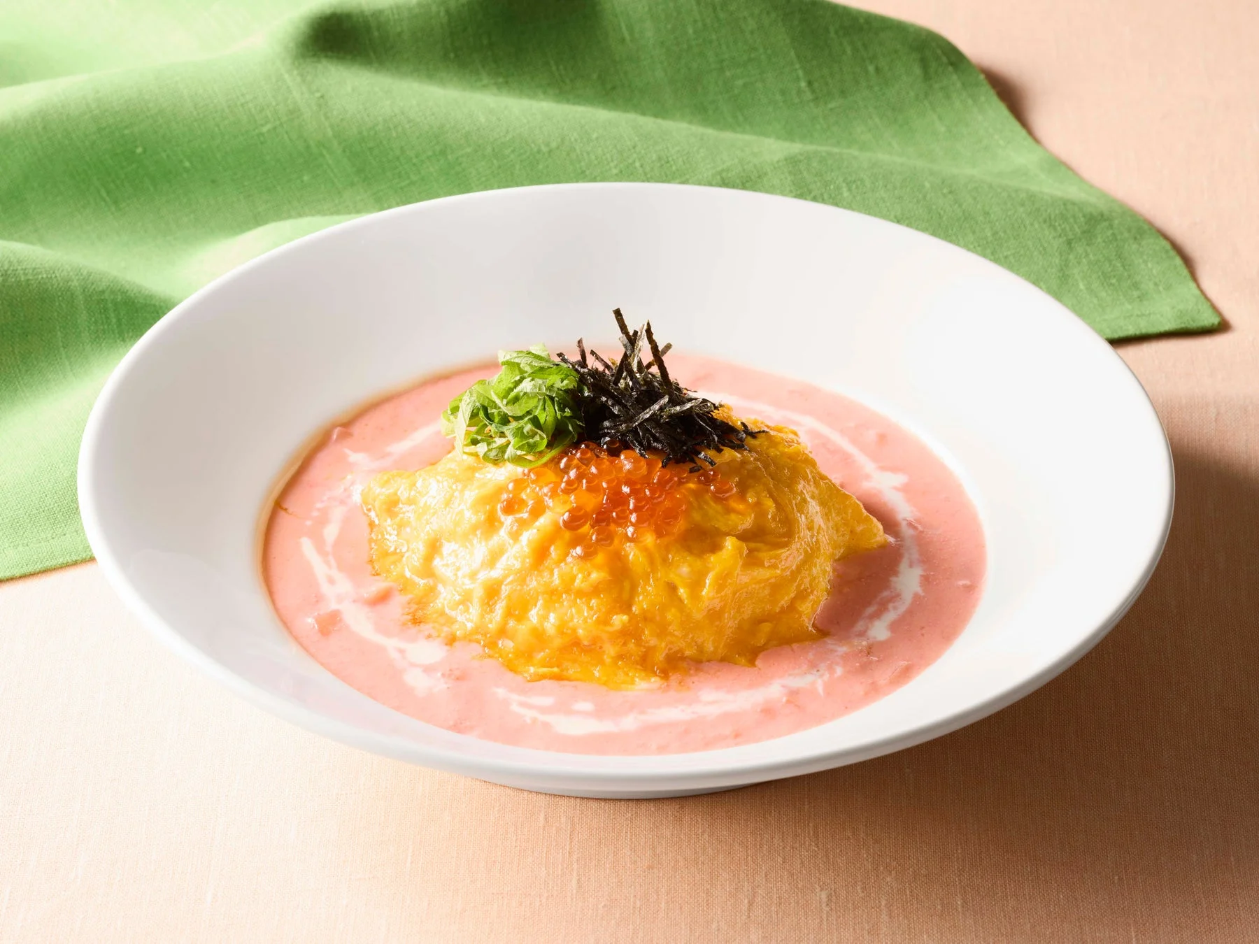 ココスのいくらのふわとろオムライス～明太子クリームソース～