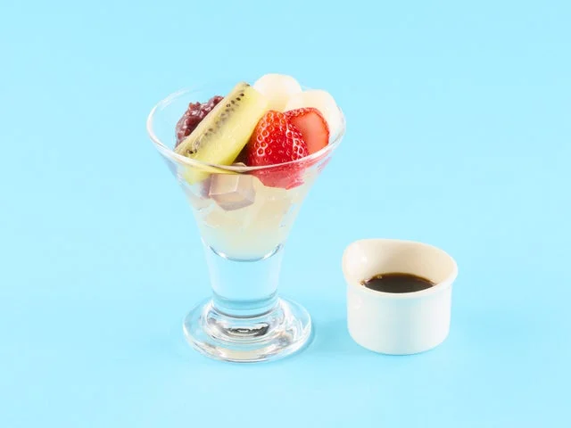 ミニ！いちごのあんみつ、白玉、寒天、いちご、キウイ、あずき入り