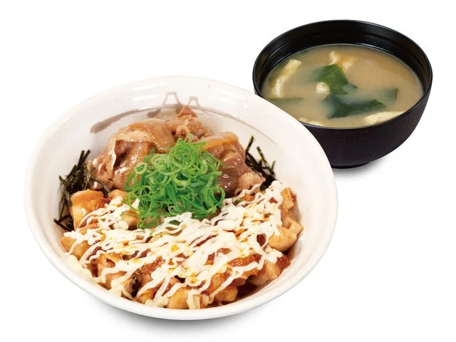 炙りマヨ辣鶏めしコンボ牛めしと味噌汁