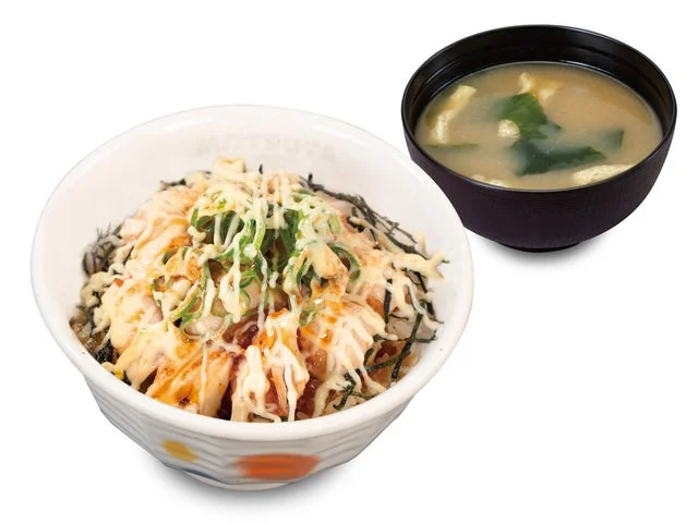 炙りマヨ辣鶏めしと味噌汁
