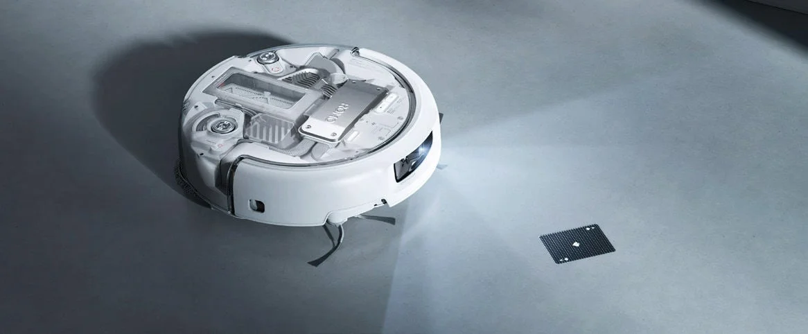 ロボット掃除機DJI ROMOがトランプをミリメートル精度で検知する様子